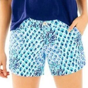 Lilly Pulitzer Resort White Toe In Pineapple 5 in Callahan Shorts (Gently Used)